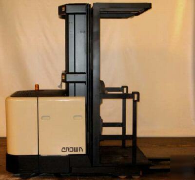 Crown lift - electric forklift - stockpicker