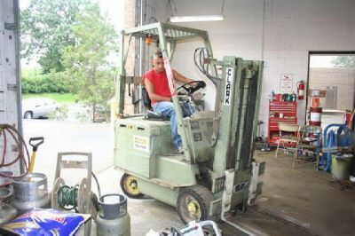 Forklift clark 2800LB sit down 4 wheel electric rider