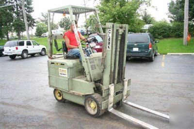 Forklift clark 2800LB sit down 4 wheel electric rider