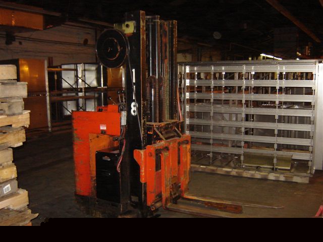 3000 lb raymond electric stand up reach lift