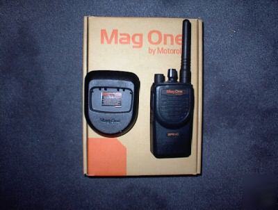 Motorola BPR40 mag one uhf portable radio