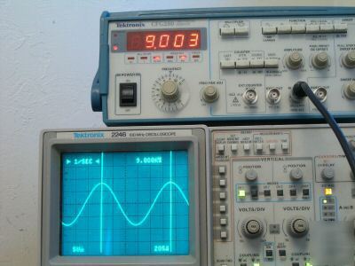 Tektronix CFG280 function generator